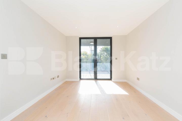 Stunny 2 bed 2 bath located within a new build with a large terrace Tottenham Lane, Crouch End